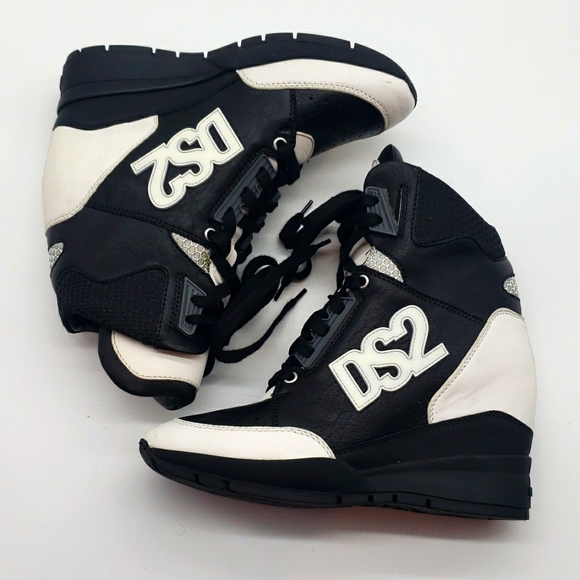 D SQUARE SIZE 40 COLOR BLACK AND WHITE 100% AUTHENTIC CONDITION IS USED - Picture 1 of 6